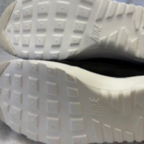 Nike Air Max Mid-top "Thea" sneakers NWOT Size 8-1/2 - Picture 11 of 11